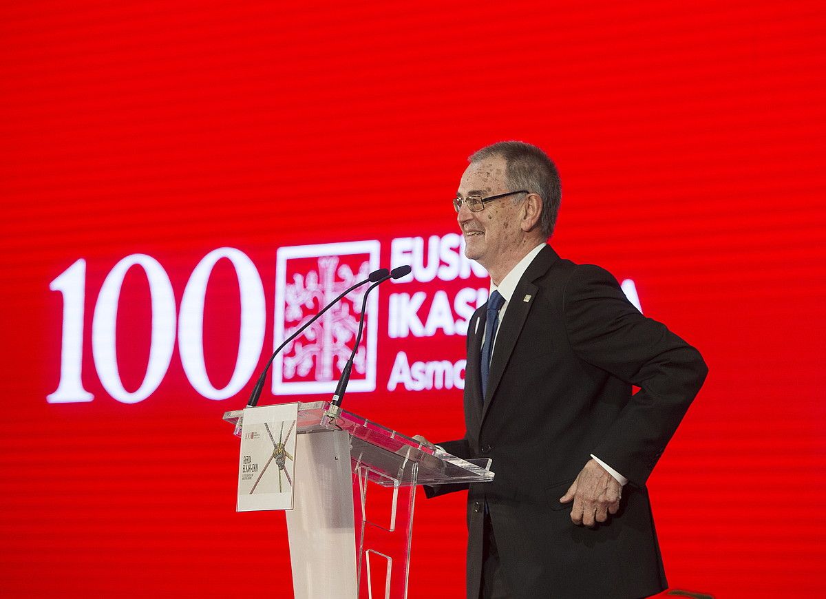 Iñaki Dorronsoro Eusko Ikaskuntzako presidentea, mendeurrena ospatzeko ekitaldian, iaz, Oñatin. MARISOL RAMIREZ / FOKU. Iñaki Dorronsoro Eusko Ikaskuntzako presidentea, mendeurrena ospatzeko ekitaldian, iaz, Oñatin. MARISOL RAMIREZ / FOKU.