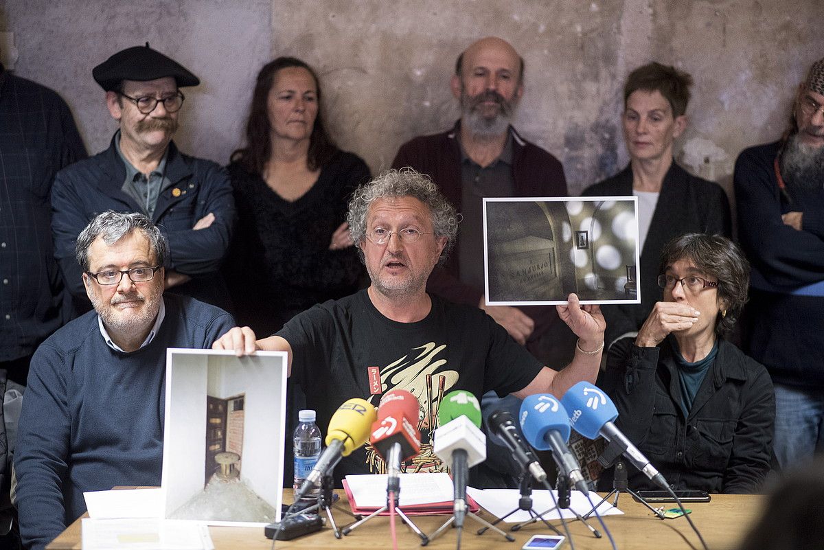 Clemente Bernad eta Carolina Martinez, atzoko agerraldian. IÑIGO URIZ / FOKU.