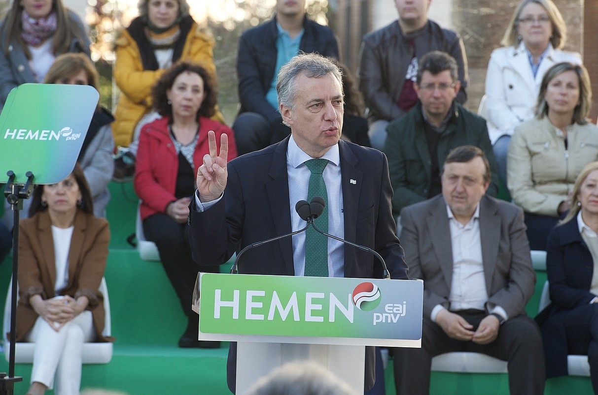 Iñigo Urkullu lehendakaria, atzo, EAJren Gasteizko mitinean. BERRIA. Iñigo Urkullu lehendakaria, atzo, EAJren Gasteizko mitinean. BERRIA.