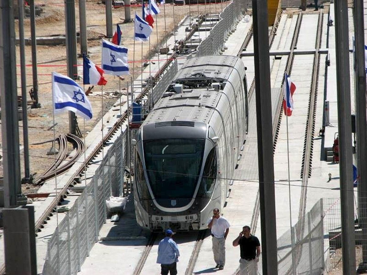 Jerusalemgo tranbiaren lehen linea martxan jartzeko lanak, 2008an. EFE.