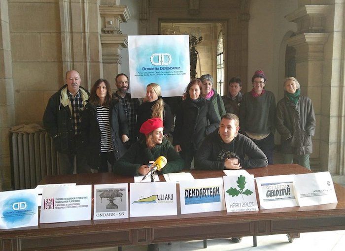 Donostia Defendatuz plataforma aurkezteko prentsaurrekoa, gaur, Donostian. BIZILAGUNEKIN, @ENAIZGIRIA