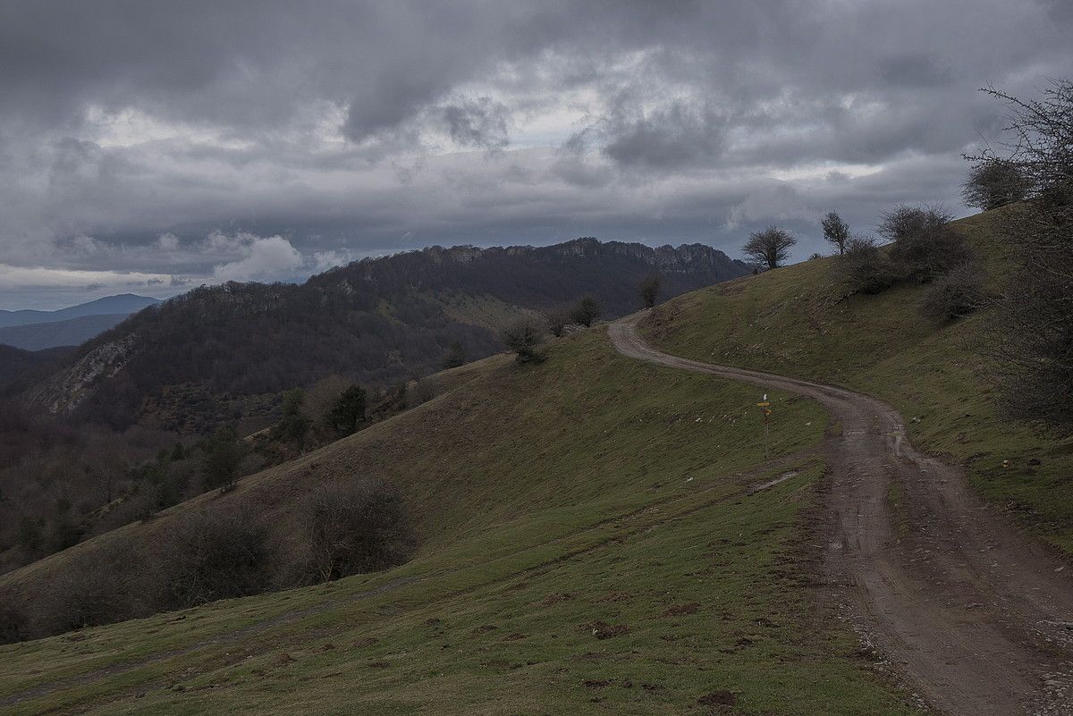 Pista berriak Aralarren, artxiboko irudi batean. ANDONI CANELLADA / FOKU.