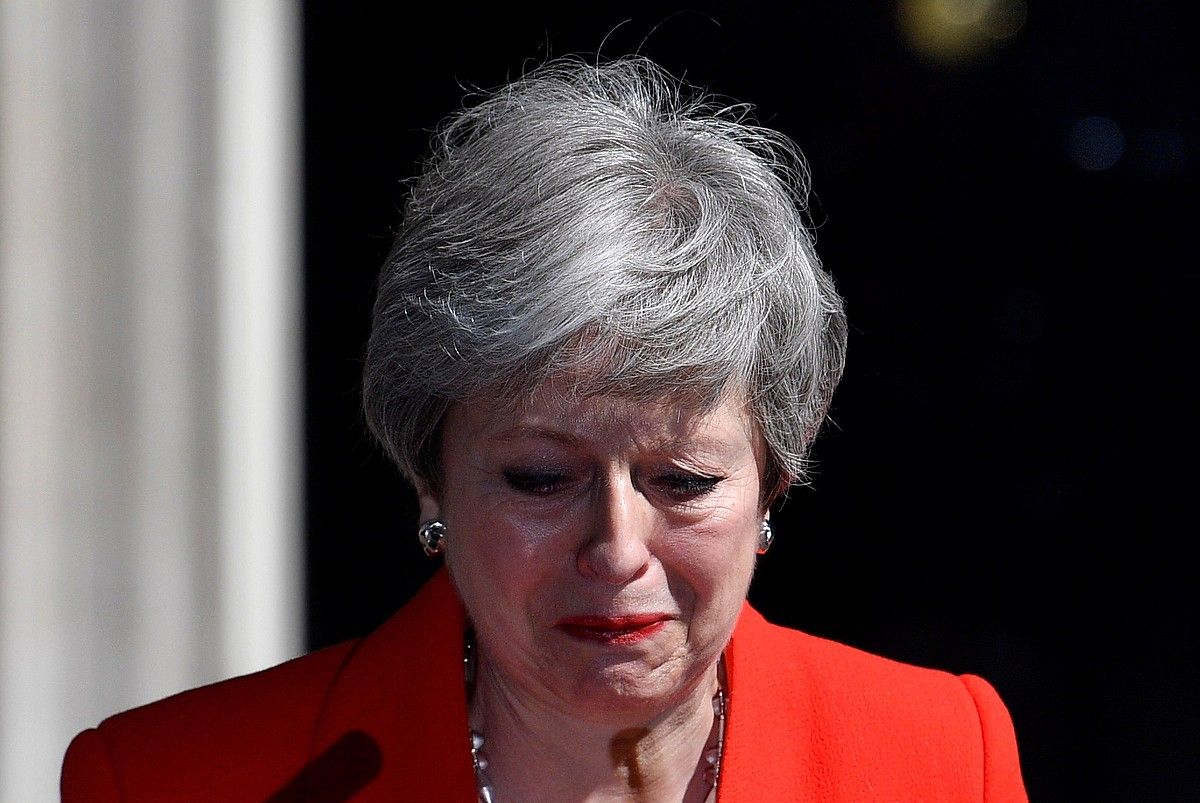 May negarrez, atzo, Downing Street-en. NEIL HALL / EFE.