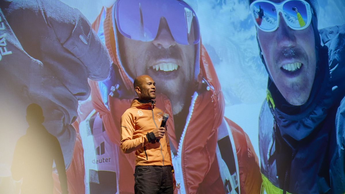 Kazuya Hiraide alpinista japoniarra 2023ko Mendi Filmen, "Rope" filma aurkezten Kazuya Hiraide alpinista japoniarra 2023ko Mendi Filmen, "Rope" filma aurkezten