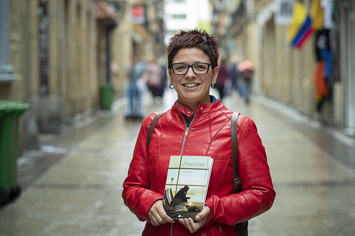 Nerea Balda, Atzerrian (Pamiela) estreinako eleberria aurkezten, Donostian. JON URBE / FOKU.