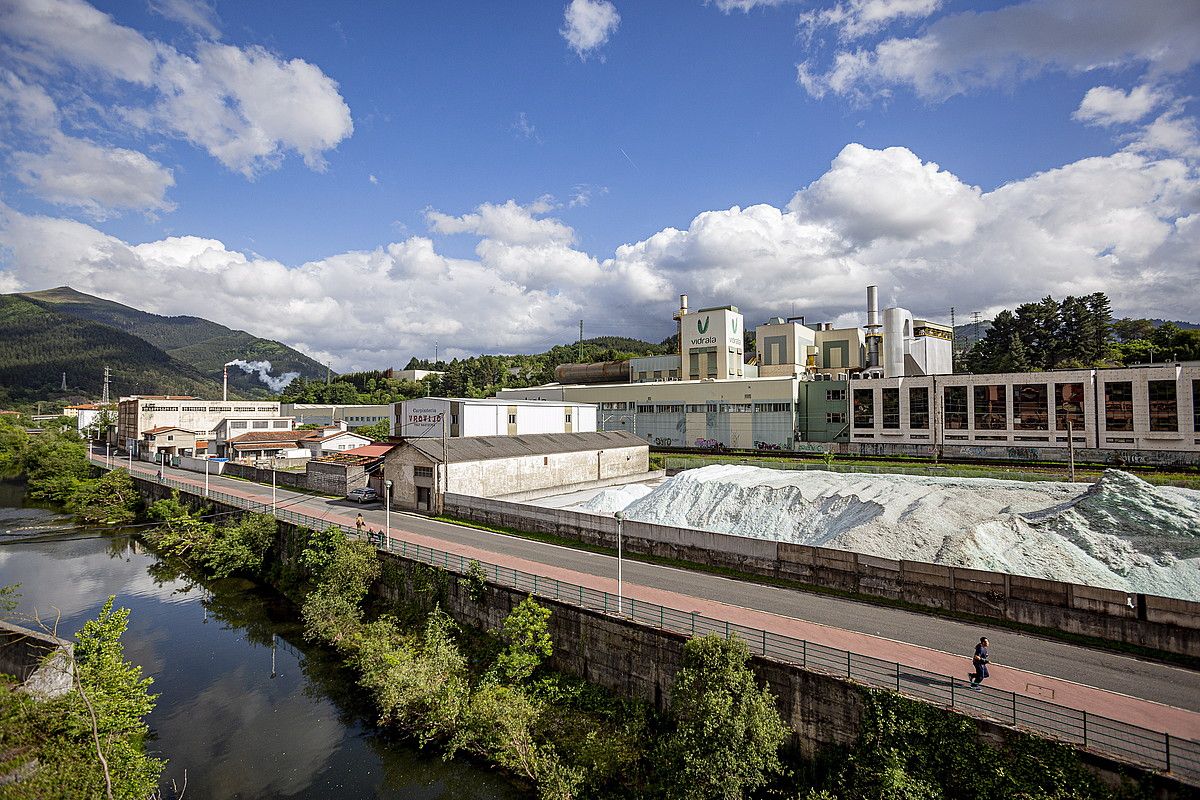 Industriaren galera. Pisu handiko industria zena zerbitzuen eskualde bihurtu da Aiaraldea azken hamarkadetan. Zer motatako industria sustatu behar den hausnartu beharraz ohartarazi dute erakundeetako ordezkariek. ENDIKA PORTILLO / @FOKU.