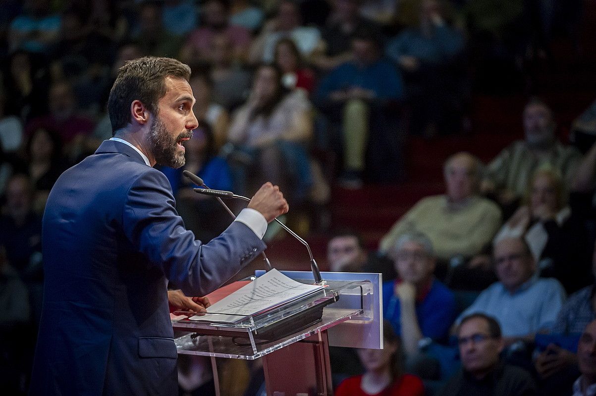 Roger Torrent Kataluniako Parlamentuko presidentea, atzo, Gasteizko Europa jauregian eginiko hitzaldian. JAIZKI FONTANEDA / FOKU.