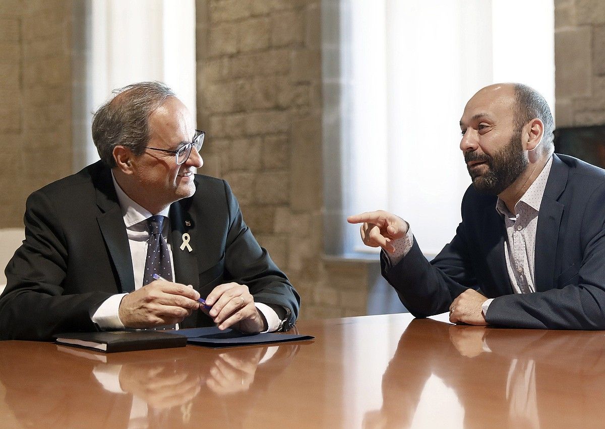 Quim Torra Kataluniako presidentea eta Marcel Mauri Omniumeko presidenteordea, atzoko bilera eta gero. ANDREU DALMAU / EFE.