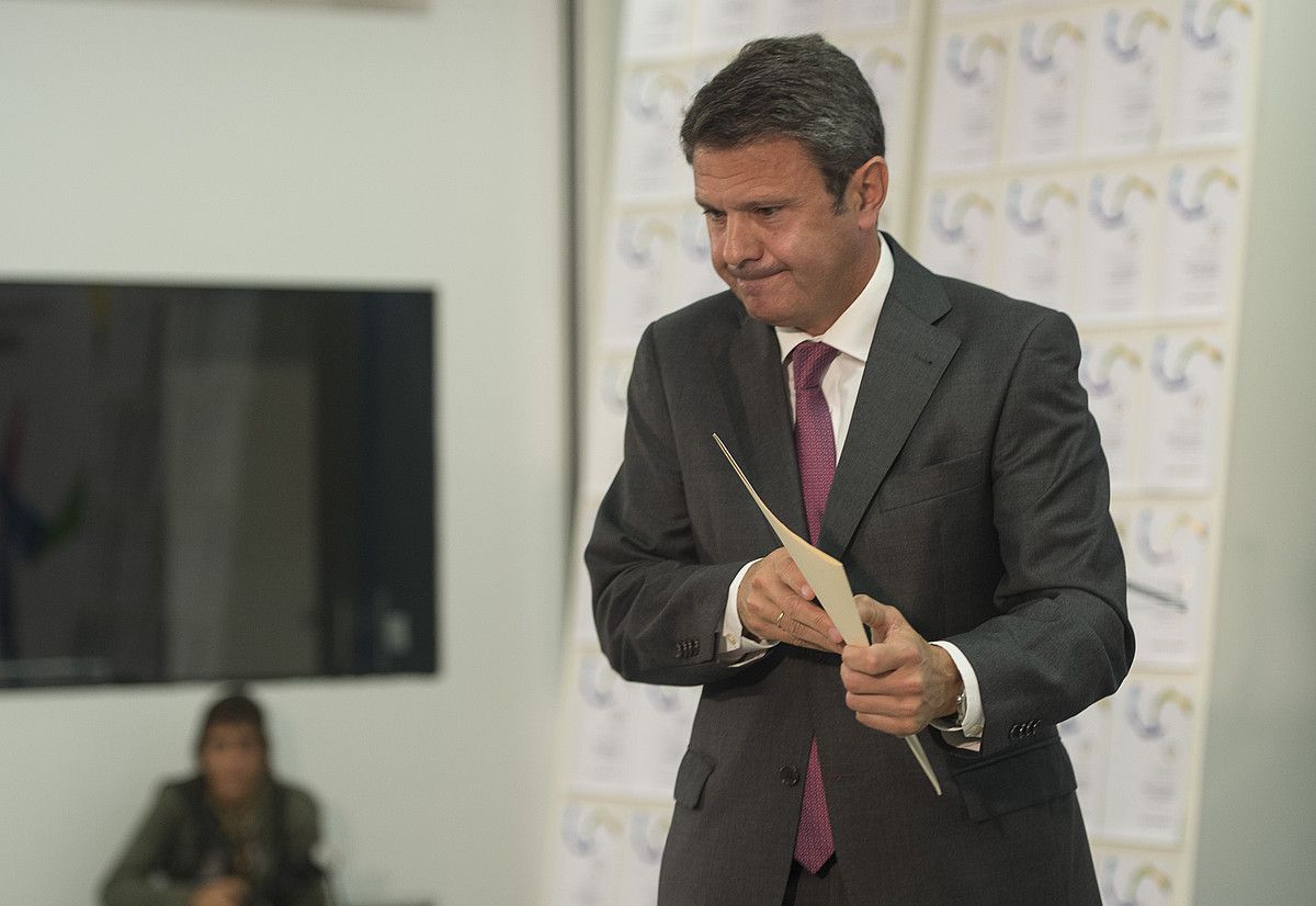 Jose Antonio Santano PSE-EEko kide eta Irungo alkatea, duela lau urte, Bilbon. MONIKA DEL VALLE / FOKU. Jose Antonio Santano PSE-EEko kide eta Irungo alkatea, duela lau urte, Bilbon. MONIKA DEL VALLE / FOKU.
