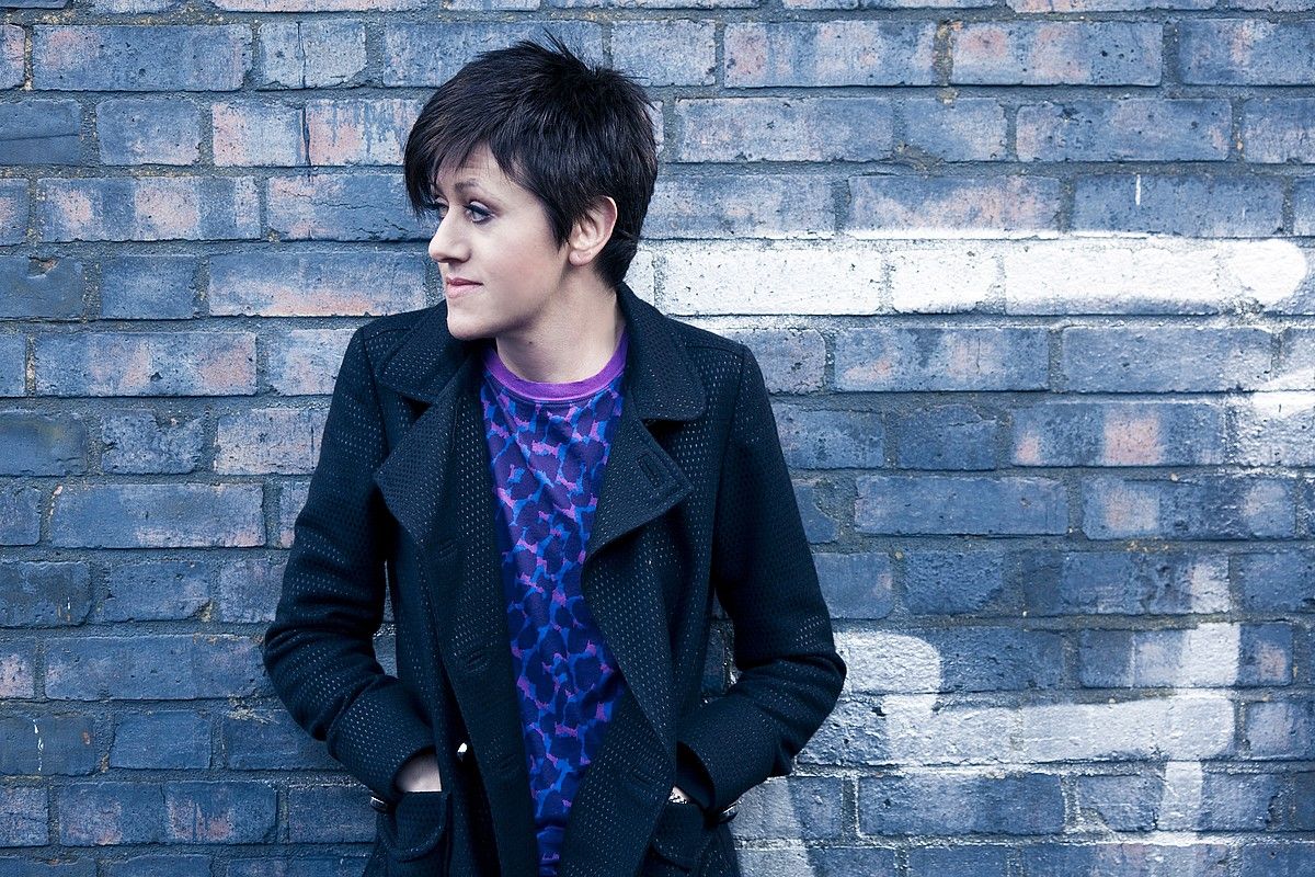 Tracey Thorn kantari eta idazlea, Another Planet: A Teenager in Suburbia liburuaren egilea. BERRIA.