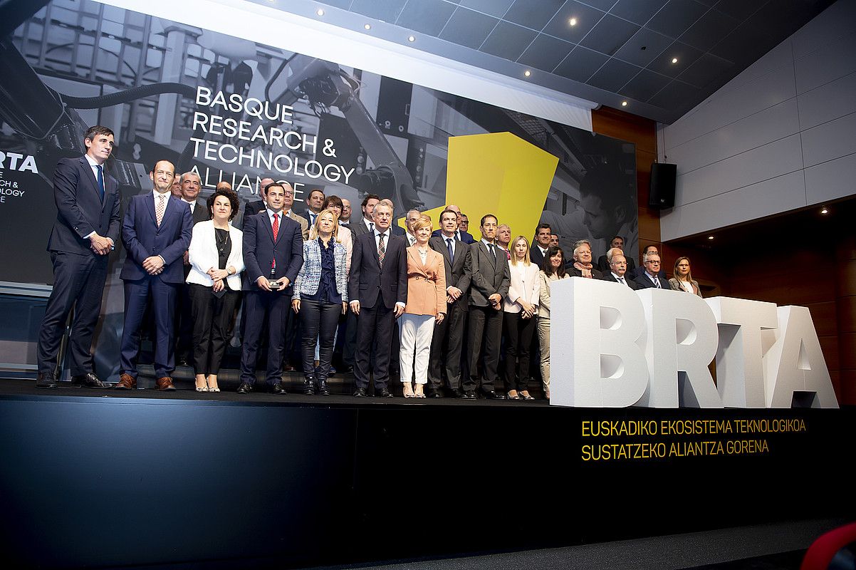 BRTA Basque Technology & Research Alliance partzuergoaren sorrerako irudia, atzo, Gasteizen. MIKEL ARRAZOLA / IREKIA.