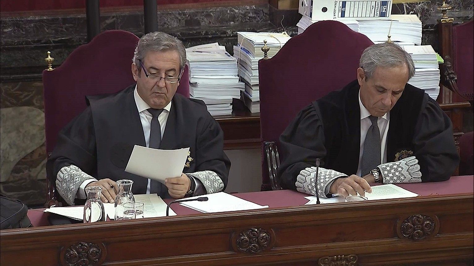 Javier Zaragoza eta Javier Moreno fiskalak, atzo, Espainiako Auzitegi Gorenean. AUZITEGI GORENA / EFE.