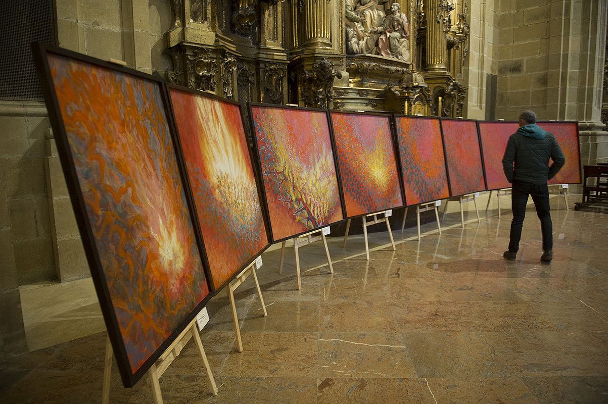 Xavier Alvarez de Eulate artista eta fraide frantziskotarraren lanen erakusketa bat. Haren 600dik gora obra daude katalogatuta. JUAN CARLOS RUIZ / FOKU.