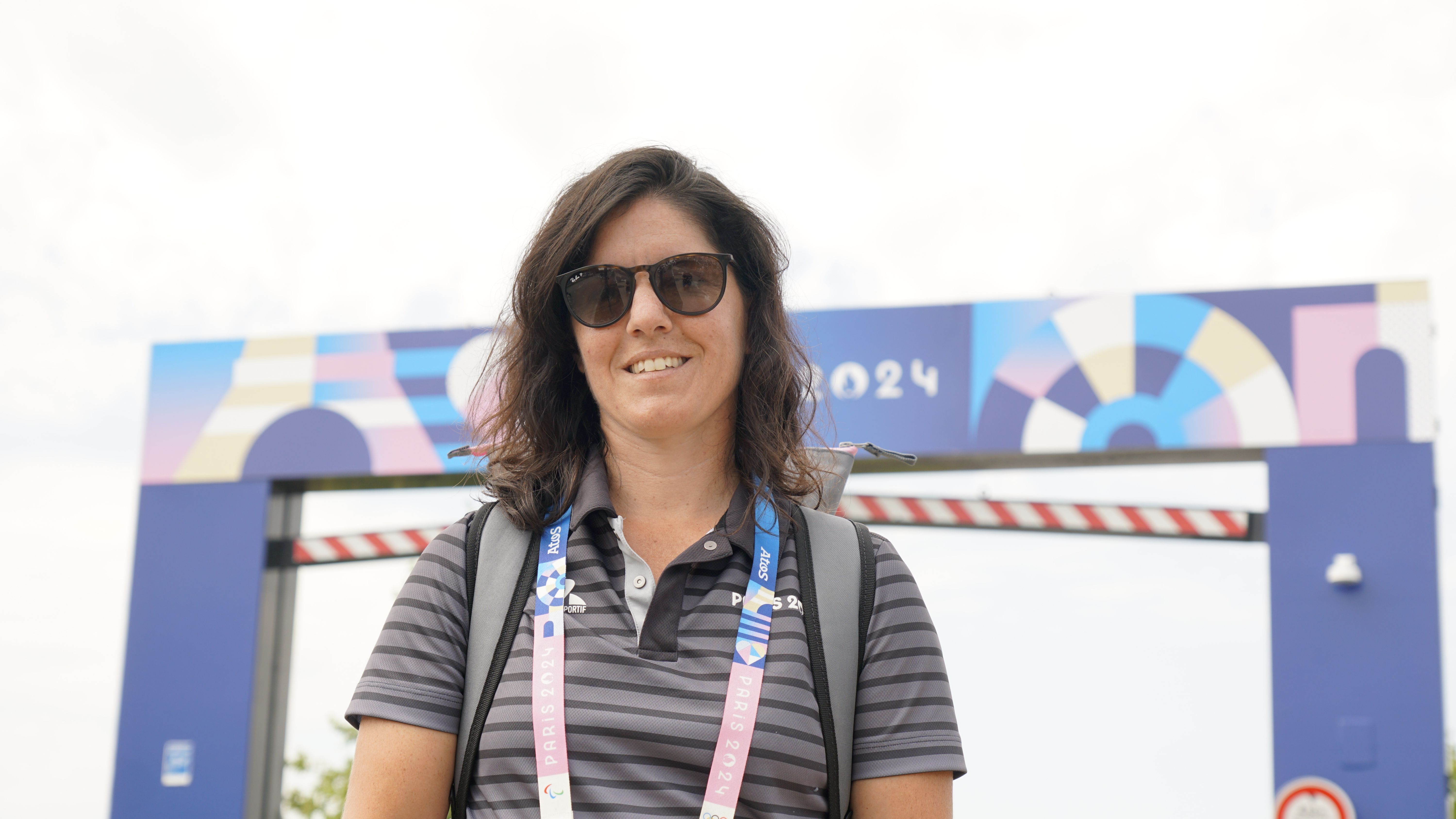  Irati Goikoetxea, Olinpiar Jokoetako estadio nautikoaren aurrean. OLI ARTOLA APEZTEGIA