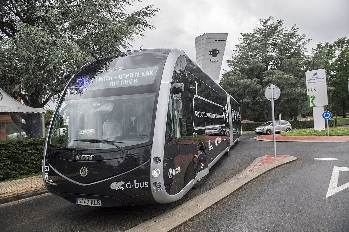 Irizar ie tram autobus artikulatua Donostiako kale batean. GORKA RUBIO / FOKU.