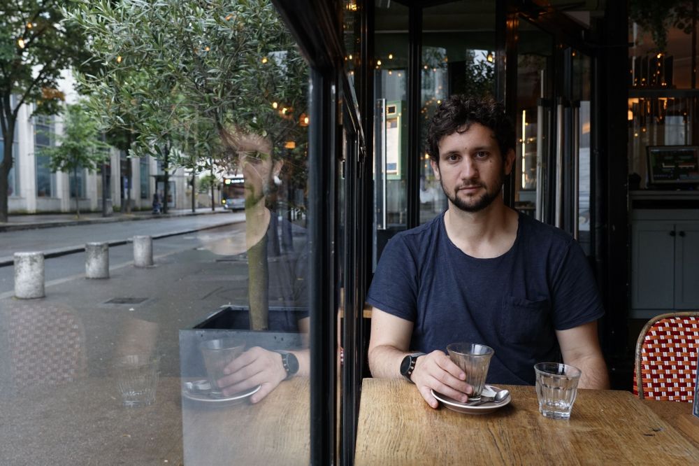 Patxi Berhouet Pariskoa kafetegi batean | OLI ARTOLA APEZTEGIA Patxi Berhouet Pariskoa kafetegi batean | OLI ARTOLA APEZTEGIA
