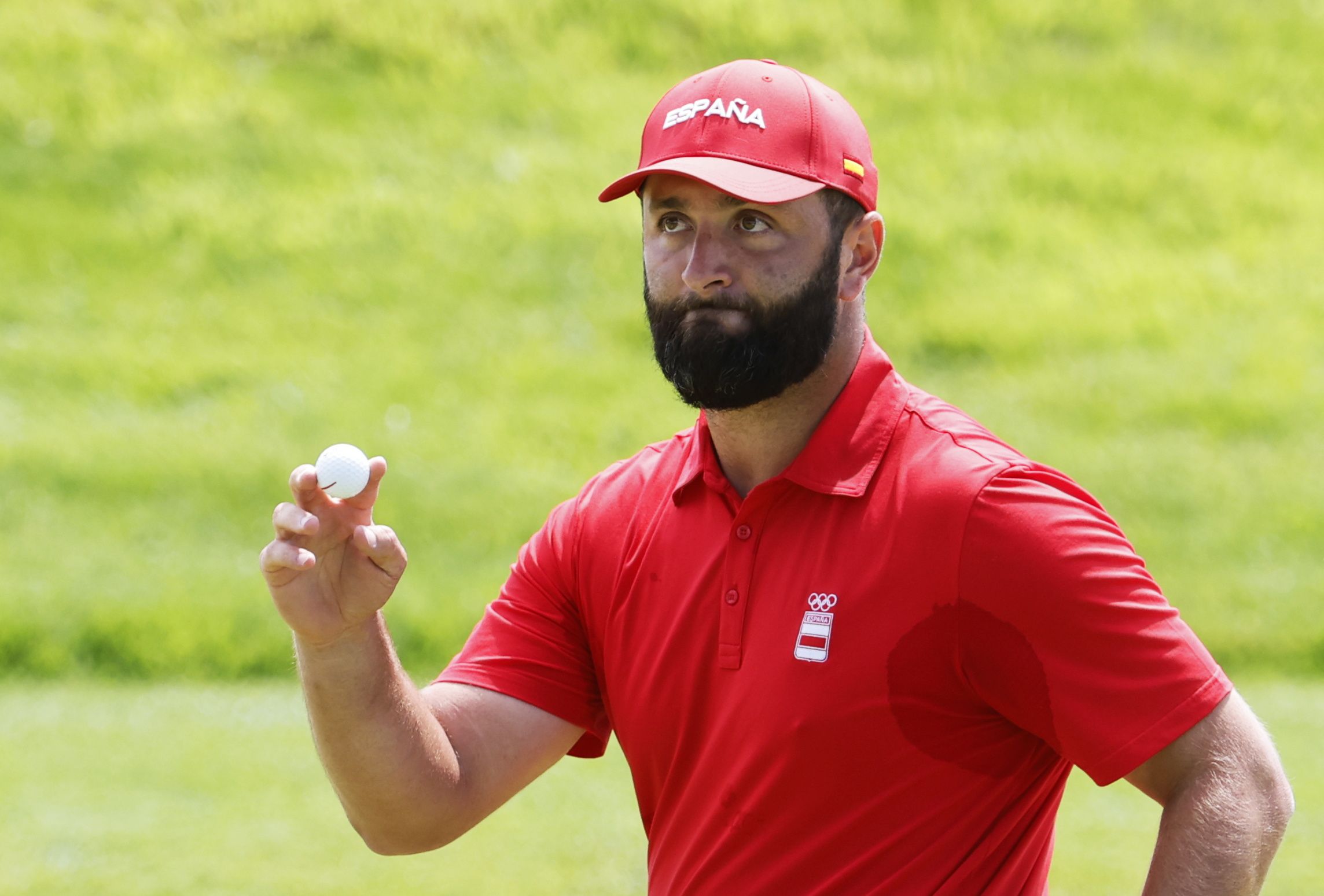 Jon Rahm golfaria, pilota bat eskuetan duela. ERIK S. LESSER / EFE