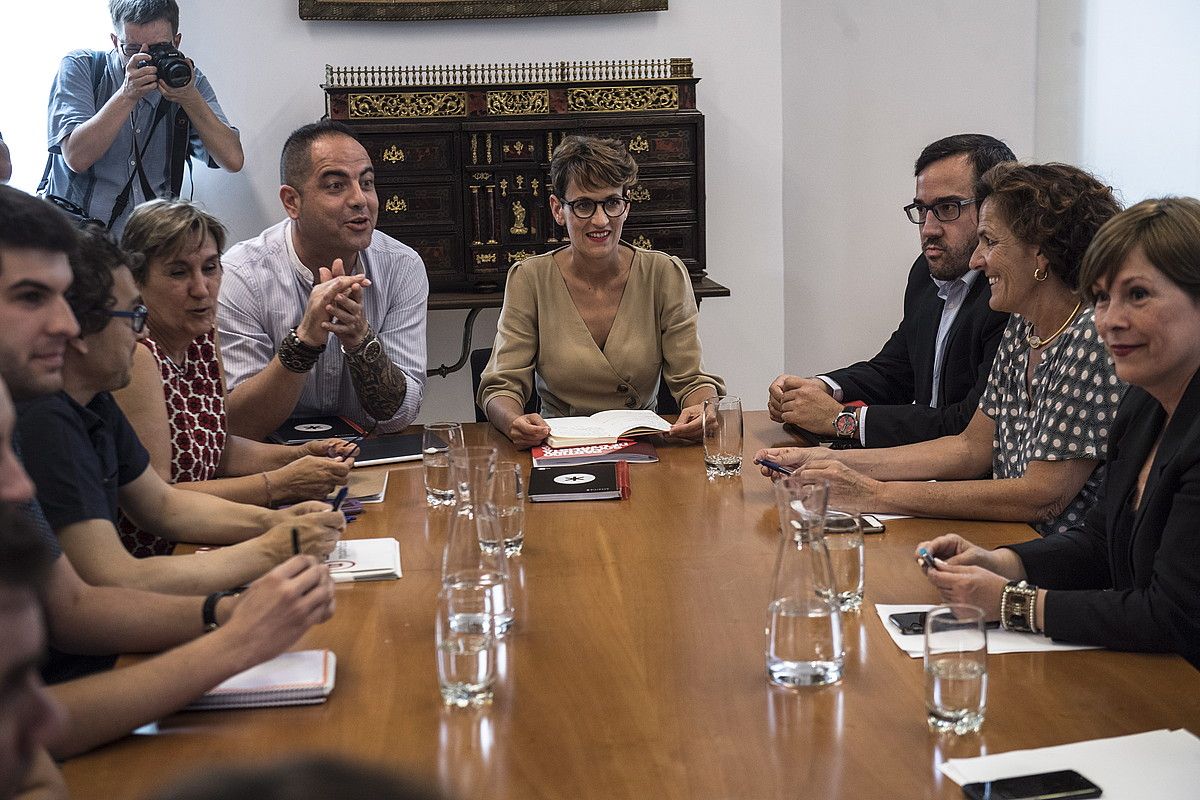PSN, Geroa Bai, Ahal Dugu eta Ezkerrako ordezkariak, atzo, Nafarroako Parlamentuan. JAGOBA MANTEROLA / FOKU. PSN, Geroa Bai, Ahal Dugu eta Ezkerrako ordezkariak, atzo, Nafarroako Parlamentuan. JAGOBA MANTEROLA / FOKU.
