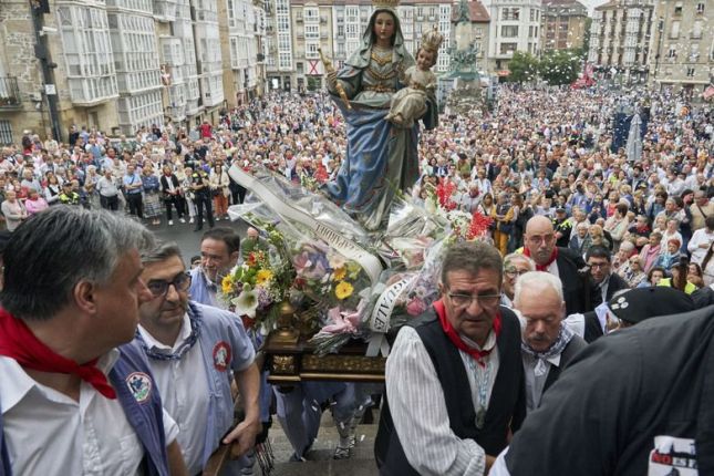 Egunsentiko arrosarioaren prozesioa Egunsentiko arrosarioaren prozesioa
