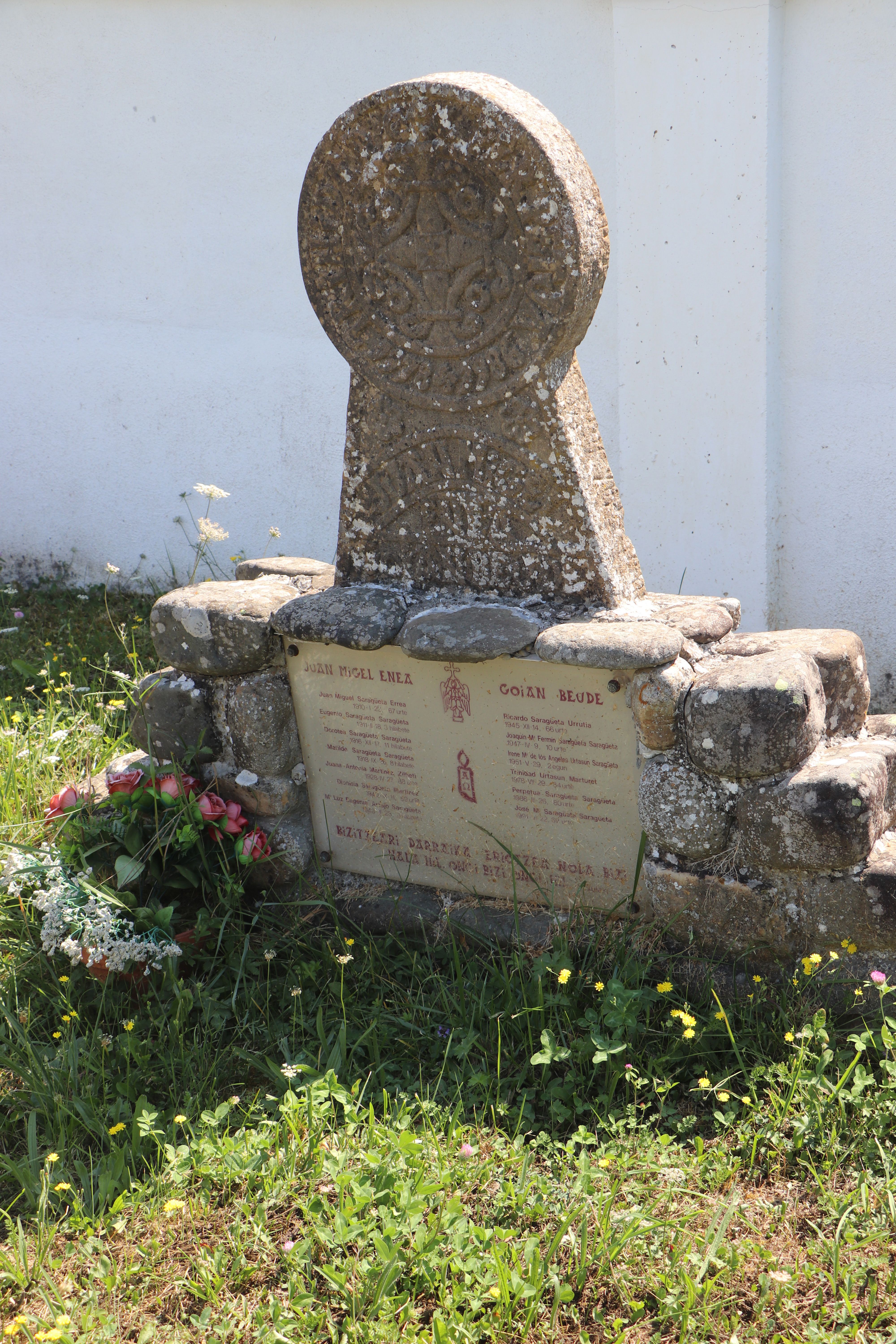 Perpetua Saraguetaren tonba, Mezkiritzen.