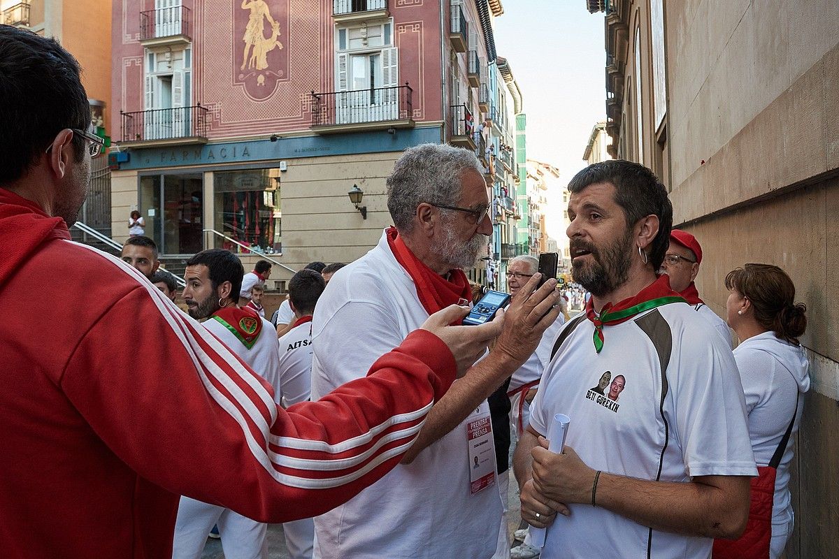 Atzo, entzierroaren ostean egin zuten agerraldia, San Domingon. J.P. URDIROZ / EFE.