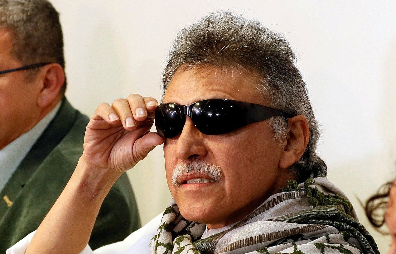 Santrich FARC gerrillaren buruzagi ohia, iragan maiatzaren 30ean, kartzelatik atera zutenean. M. D. CASTAÑEDA / EFE.