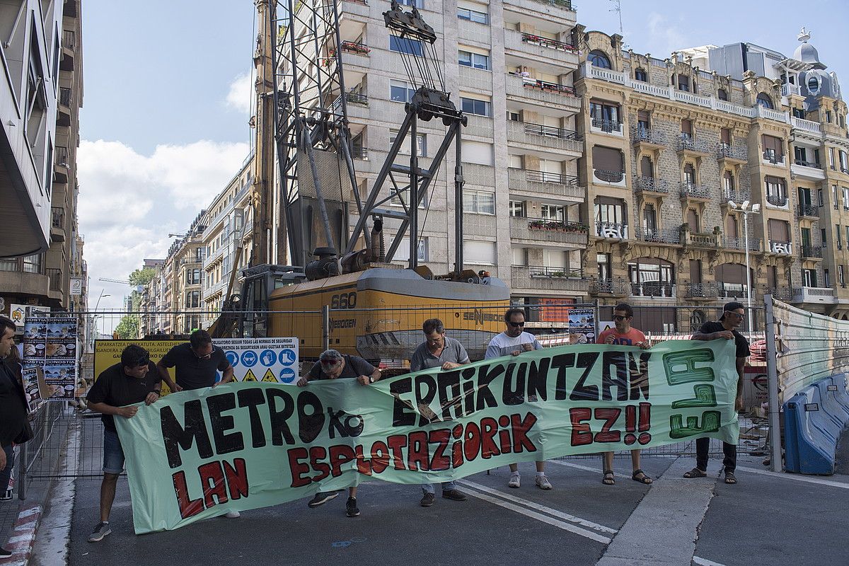 Donostiako metroko langileen elkarretaratzea, Zubieta kaleko obren aurrean. JUAN CARLOS RUIZ / FOKU.