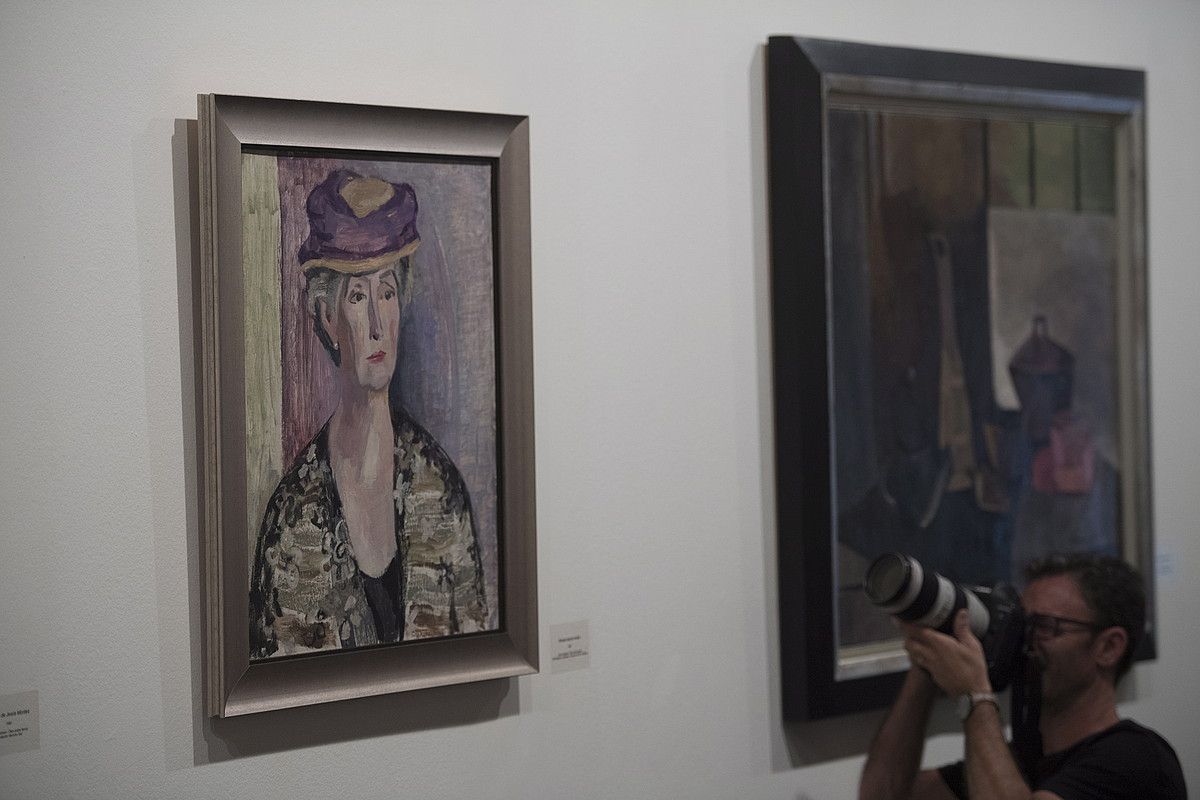 Donostiako Koldo Mitxelena Kulturuneko erakusketan ikusgai dauden artelanetako batzuk. JUAN CARLOS RUIZ / FOKU. Donostiako Koldo Mitxelena Kulturuneko erakusketan ikusgai dauden artelanetako batzuk. JUAN CARLOS RUIZ / FOKU.