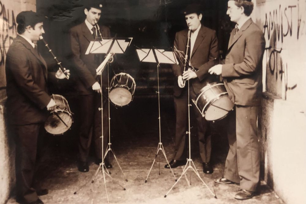 Donostiako Udaleko Txistulari Banda. Jose Inazio Ansorena, Joxean Altuna, Olegario Izagirre eta Agustin Laskurain. Donostiako Udaleko Txistulari Banda. Jose Inazio Ansorena, Joxean Altuna, Olegario Izagirre eta Agustin Laskurain.