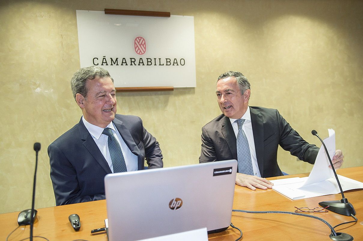 Juan Carlos Landeta eta Jose Angel Corres, atzo, Bilbon egindako agerraldian. MARISOL RAMIREZ / FOKU. Juan Carlos Landeta eta Jose Angel Corres, atzo, Bilbon egindako agerraldian. MARISOL RAMIREZ / FOKU.