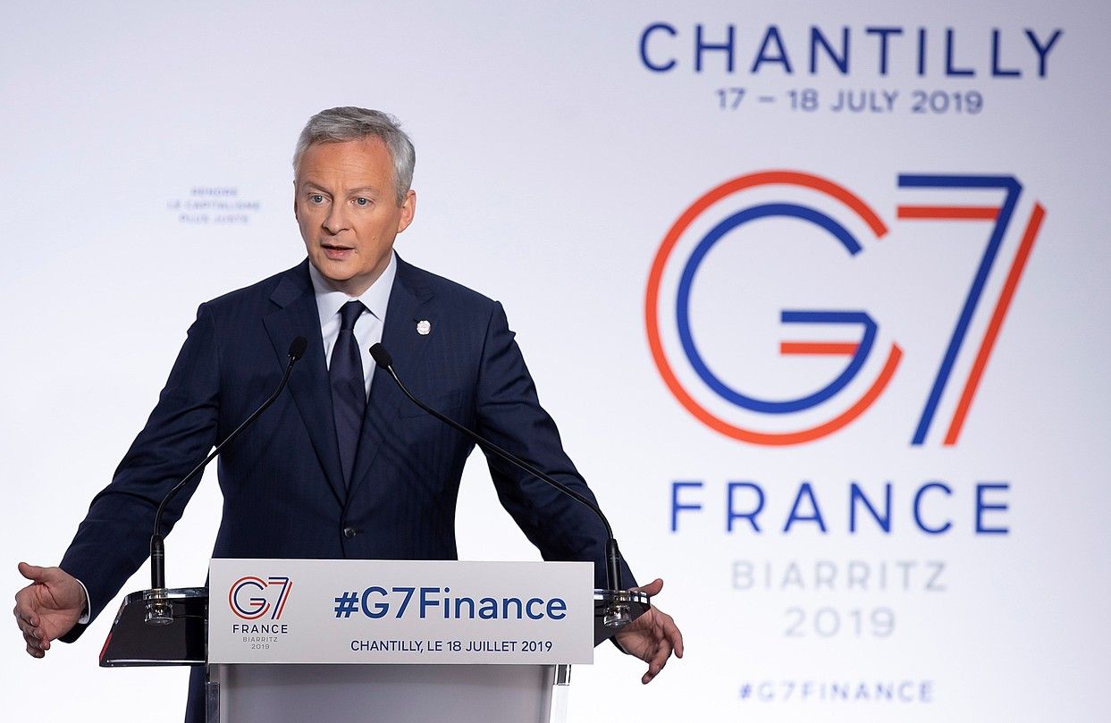 Bruno Le Maire, atzo, Parisko bileraren osteko agerraldian. IAN LANGSDON / EFE.