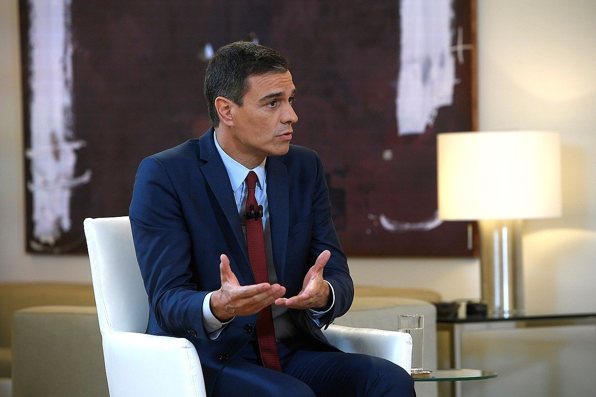 Pedro Sanchez Espainiako jarduneko presidentea, atzo La Sextan eman zuen elkarrizketan. BORJA PUIG DE LA BELLACASA / EFE.