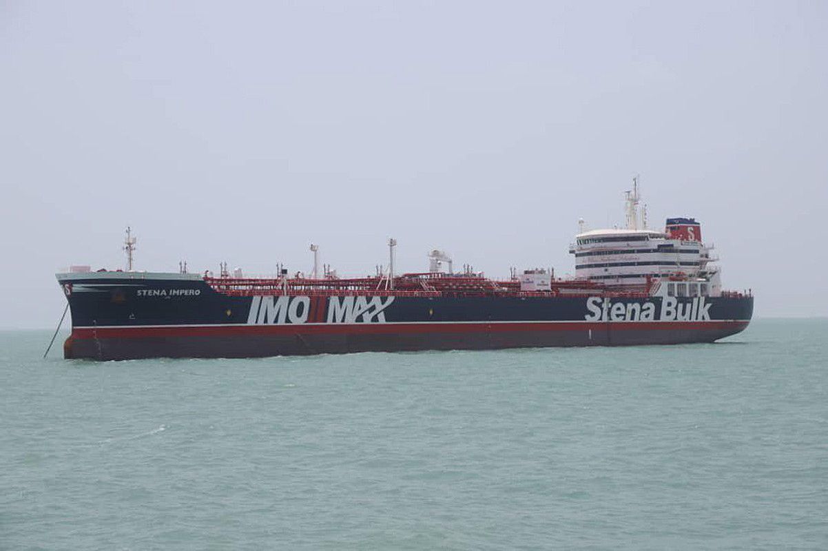 Erresuma Batuko Stena Impero petroliontzia, atzo, Irango Bandar Abbas portuaren parean. TASNIM NEWS AGENCY / EFE. Erresuma Batuko Stena Impero petroliontzia, atzo, Irango Bandar Abbas portuaren parean. TASNIM NEWS AGENCY / EFE.