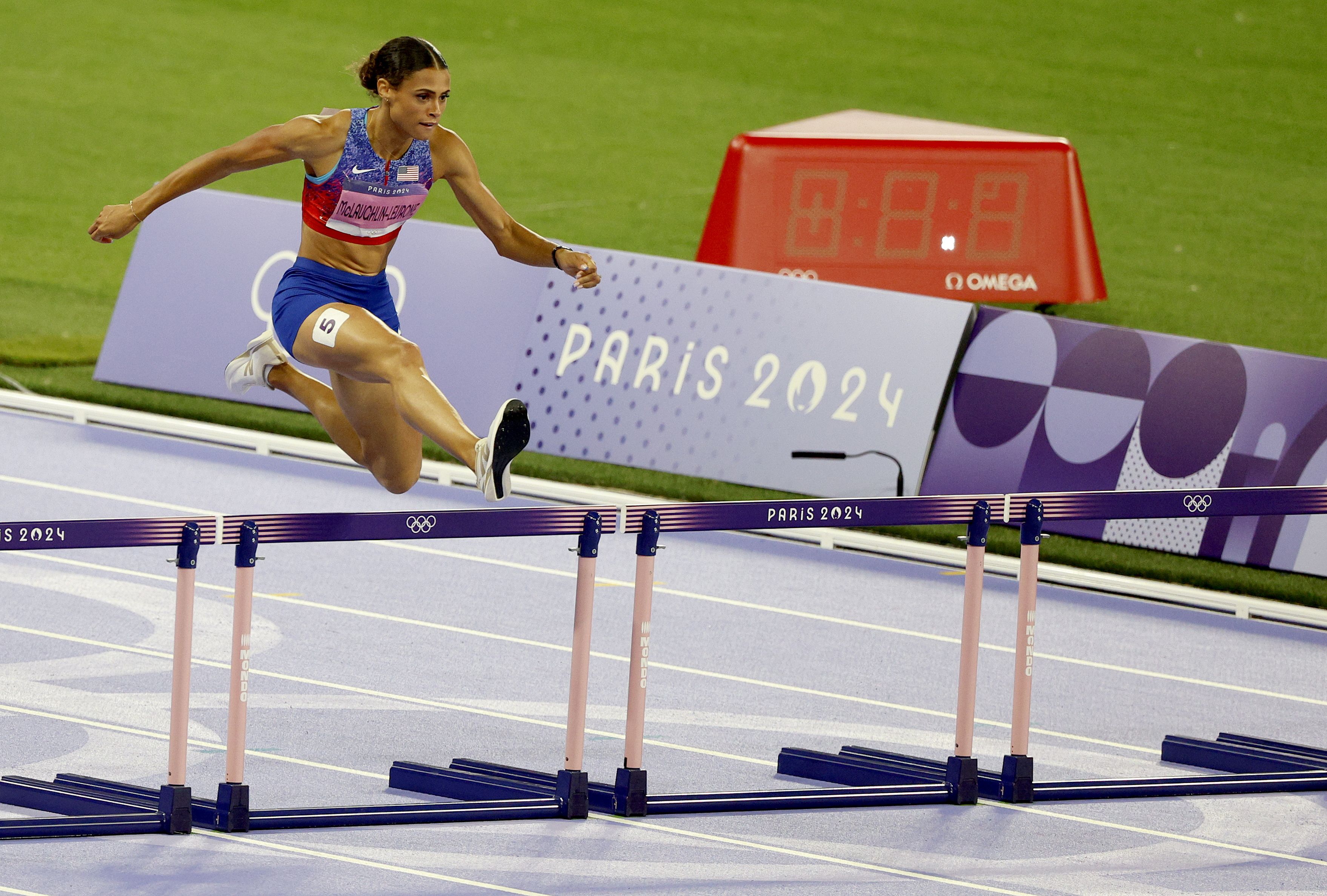 Sydney McLaughlin aise nagusitu zen 400 metroko hesidunean. FRANCK ROBICHON / EFE