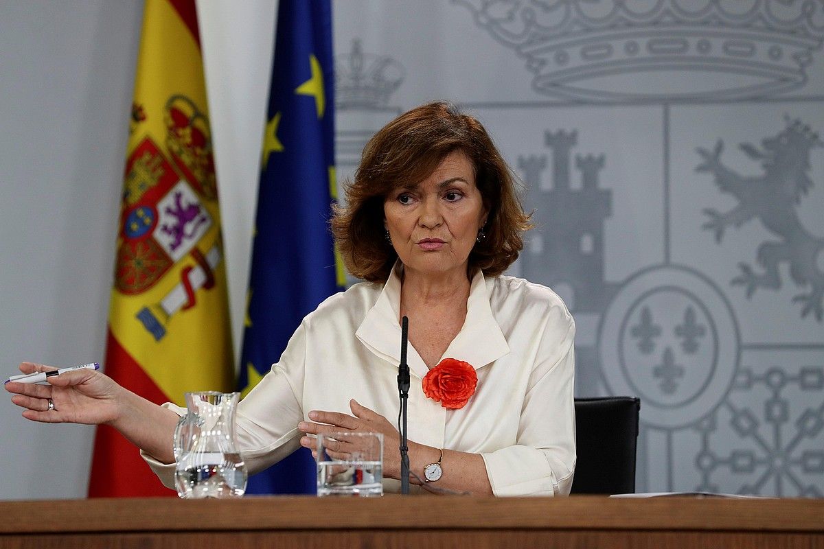 Calvo Espainiako jarduneko presidenteordea, atzo, Ministroen Kontseiluaren ostean egin zuen agerraldian. J.J.GUILLEN / EFE. Calvo Espainiako jarduneko presidenteordea, atzo, Ministroen Kontseiluaren ostean egin zuen agerraldian. J.J.GUILLEN / EFE.