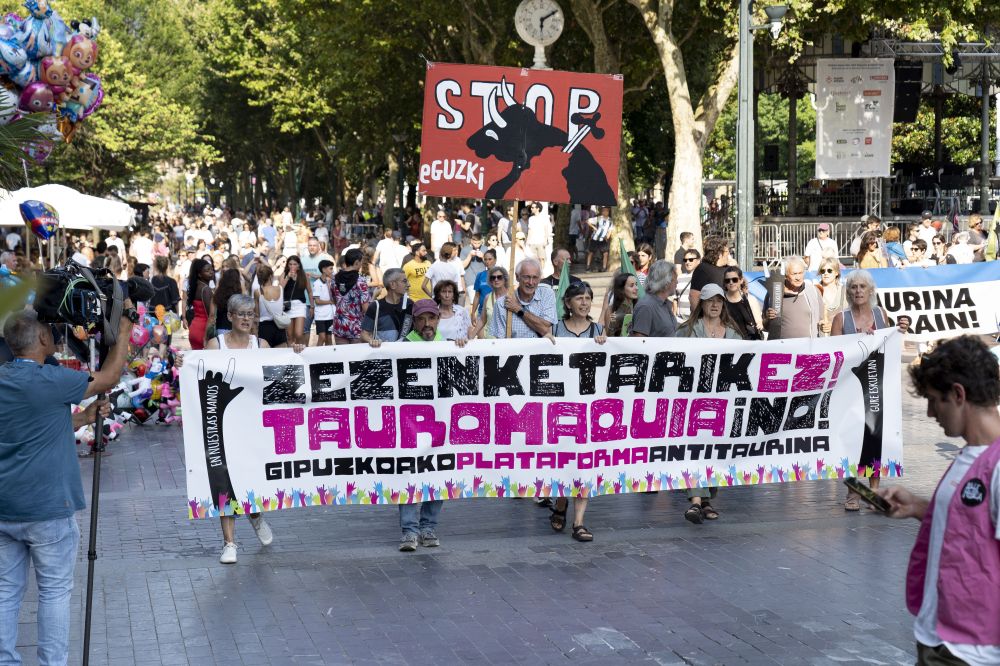 DONOSTIAKO ASTE NAGUSIA. ZEZENKETAK DONOSTIAKO ASTE NAGUSIA. ZEZENKETAK