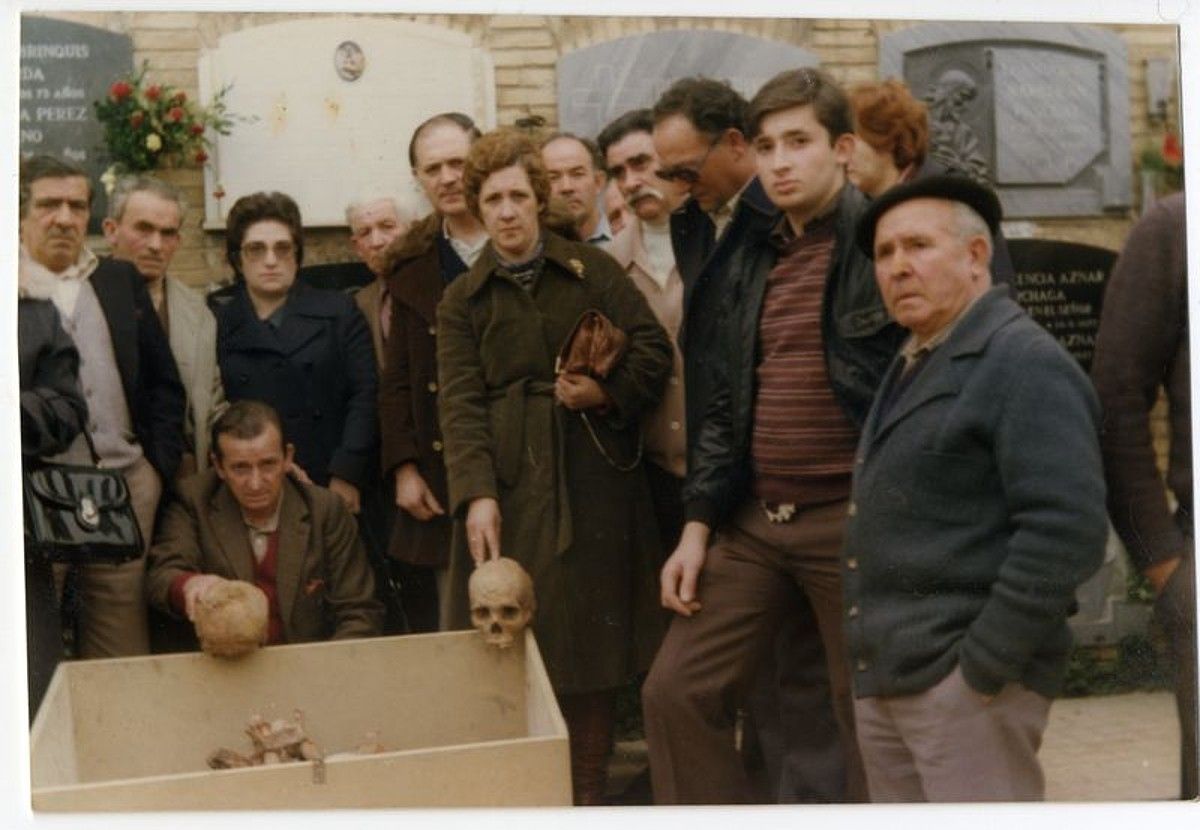 Andosillako herritarren lekukotzak jasoko dituzte Hezurren memoria saioko atal berrietako batean. IÑAKI LASA. Andosillako herritarren lekukotzak jasoko dituzte Hezurren memoria saioko atal berrietako batean. IÑAKI LASA.