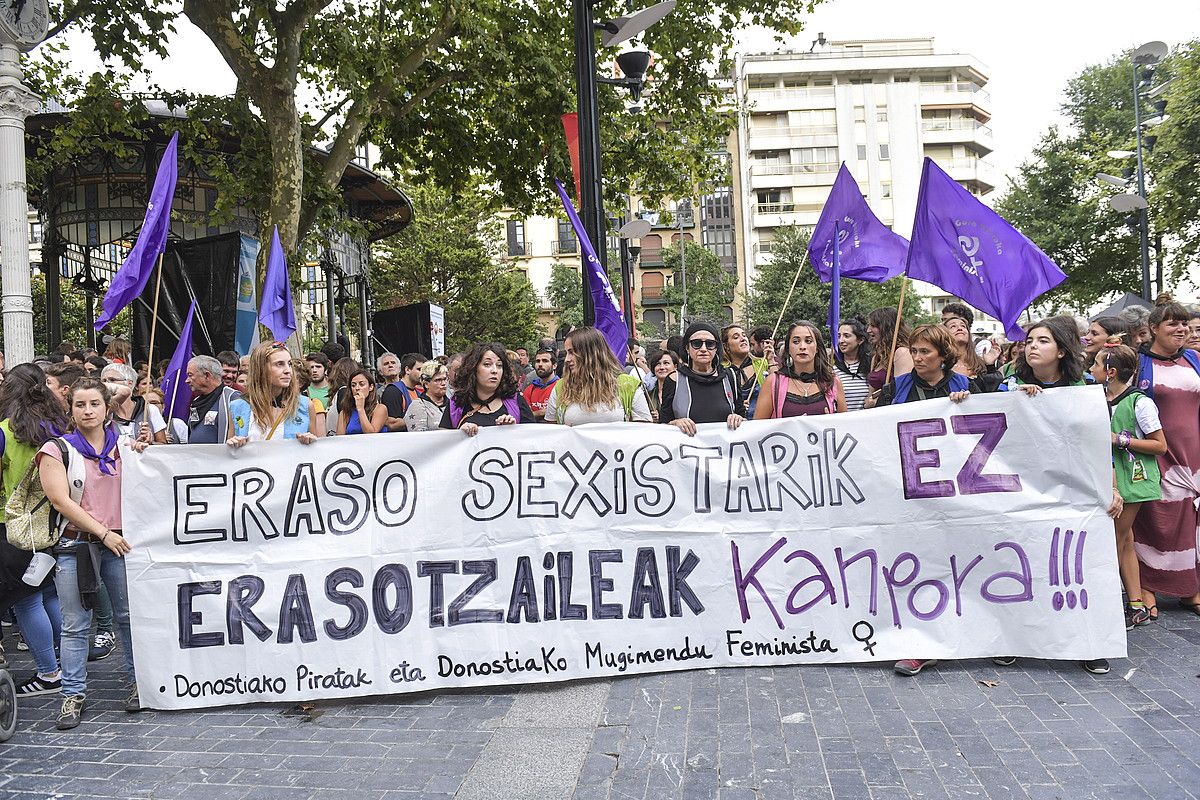 Sexu erasoen aurkako protesta bat, artxiboko irudi batean. IDOIA ZABALETA / FOKU. Sexu erasoen aurkako protesta bat, artxiboko irudi batean. IDOIA ZABALETA / FOKU.