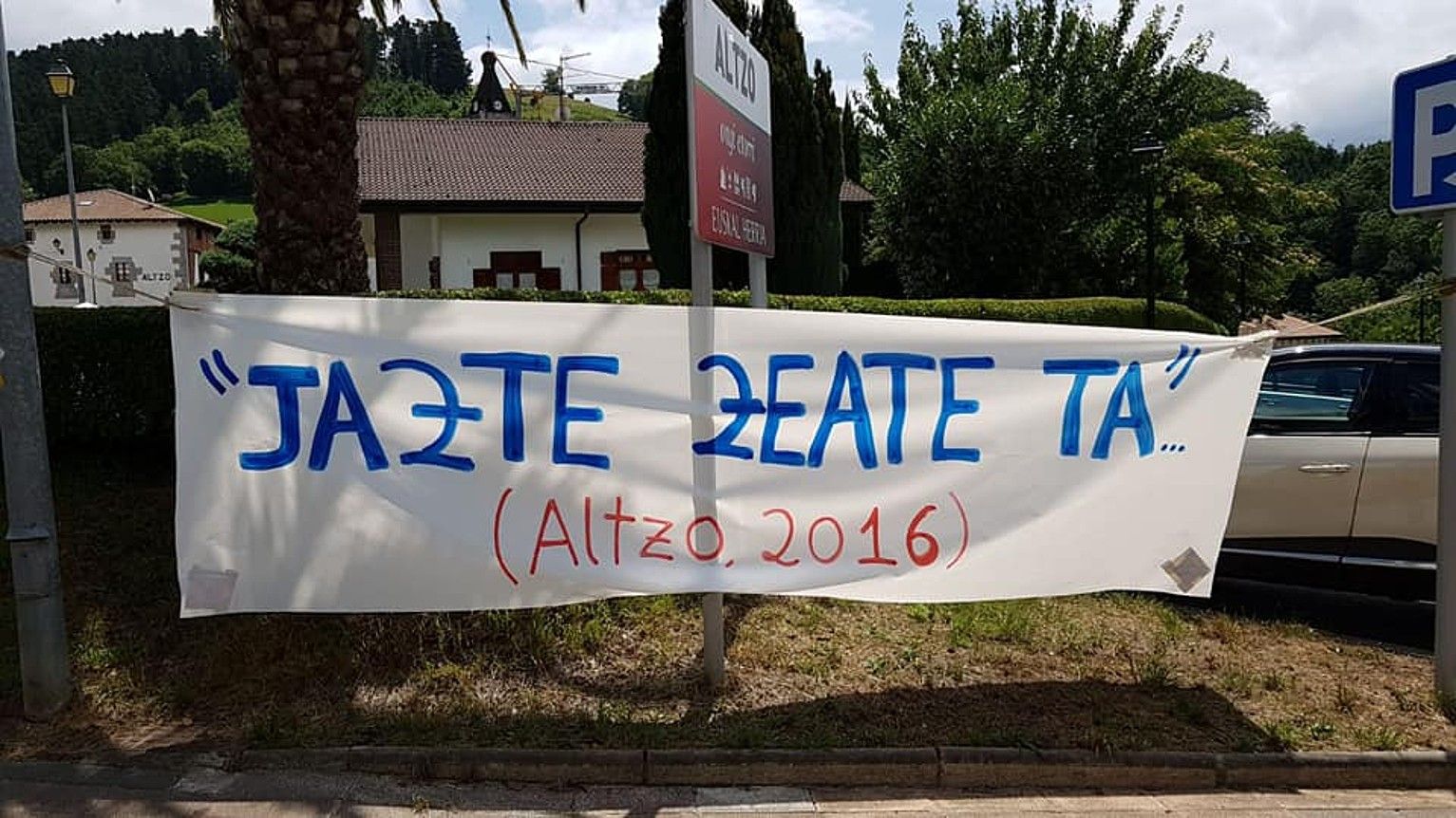 Janzkerari loturiko komentarioak dira ugarienak. BERRIA.