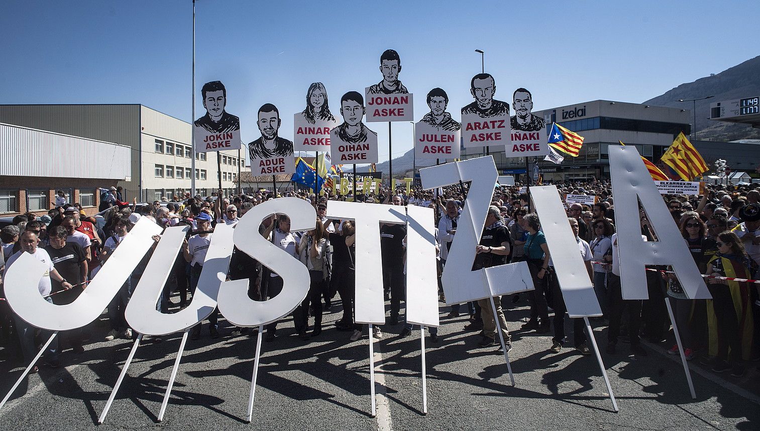 Altsasuko auziko zortzi gazteen aldeko manifestazioa, joan den martxoan, Altsasun, Ez da justizia lelopean. JON URBE / FOKU.