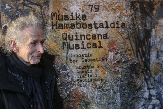 Artista, Donostiako 79. Musika Hamabostaldirako sortutako kartelarekin. JUAN CARLOS RUIZ / FOKU