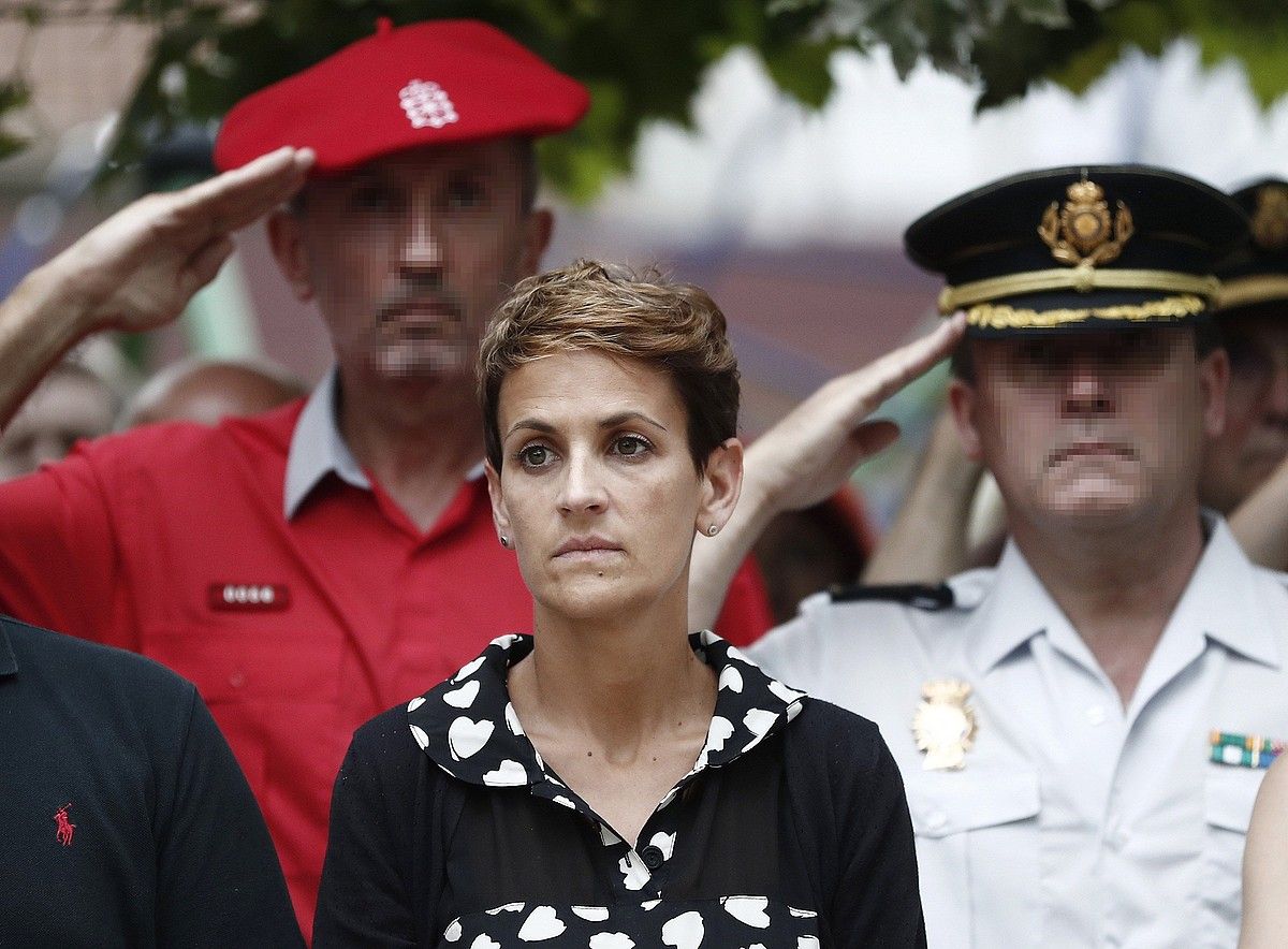 Maria Txibite Nafarroako Gobernuko lehendakaria, Francisco Casanovaren aldeko omenaldian. JESUS DIGES / EFE. Maria Txibite Nafarroako Gobernuko lehendakaria, Francisco Casanovaren aldeko omenaldian. JESUS DIGES / EFE.