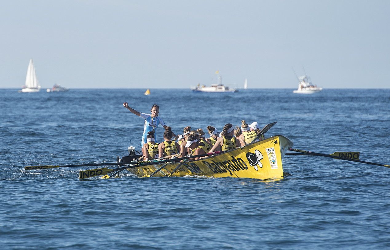 Orioko trainerua, ahalegin betean, atzo, Zarautzen. ANDONI CANELLADA / FOKU.