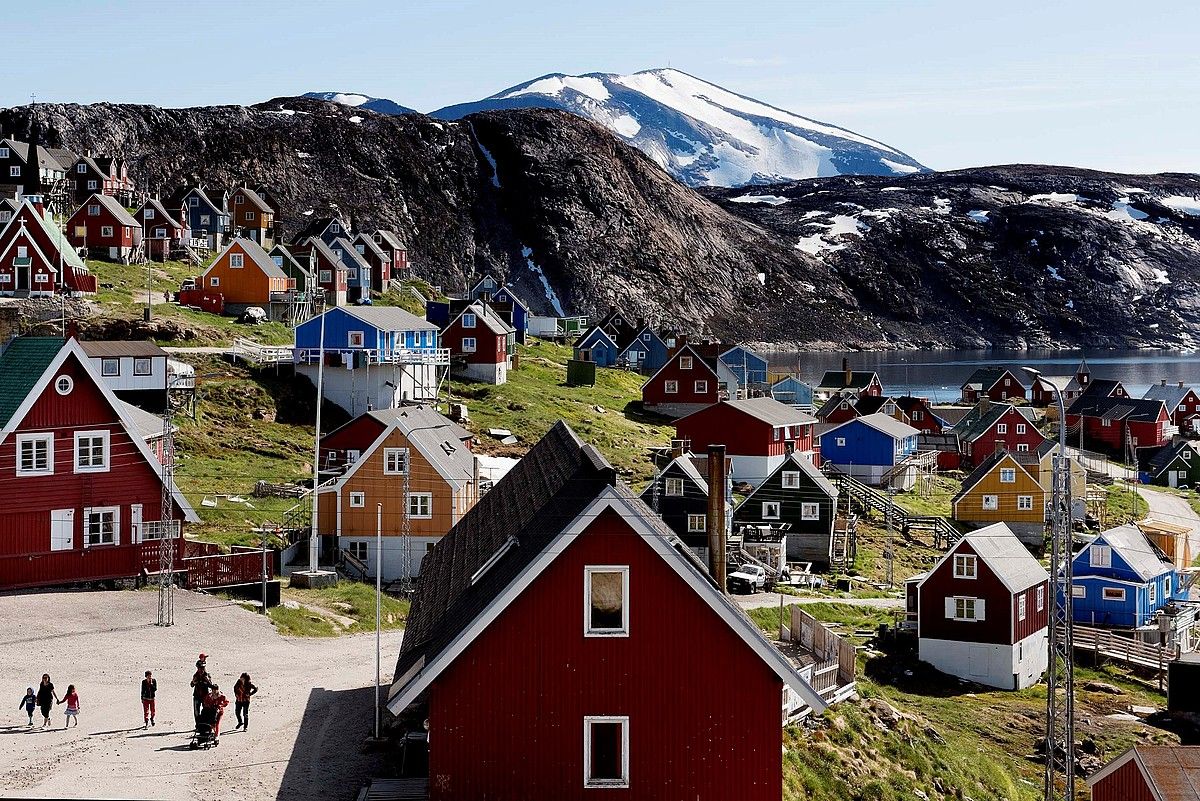 «Groenlandia ez dago salgai», esan zuen joan den astean Kim Kielsenek, Groenlandiako gobernuburuak. Danimarkako erreinuaren barnean dago herrialde autonomoa, eta 54.000 biztanle inguru ditu. LINDA. KASTRUP / EFE.