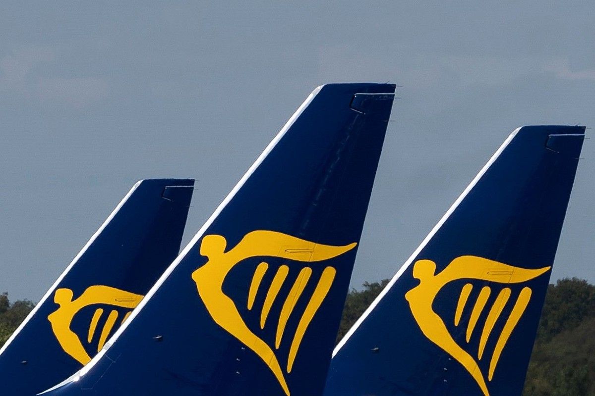 Ryanairren hegazkinak, atzo, Ingalaterrako Stansted aireportuan. WILLIAM OLIVER / EFE.