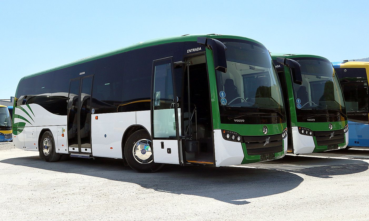 Sunsundeguik uztailaren amaieran Transporte Insular La Palma enpresari entregatutako autobusak —Volvoren txasisa dute—. SUNSUNDEGUI.
