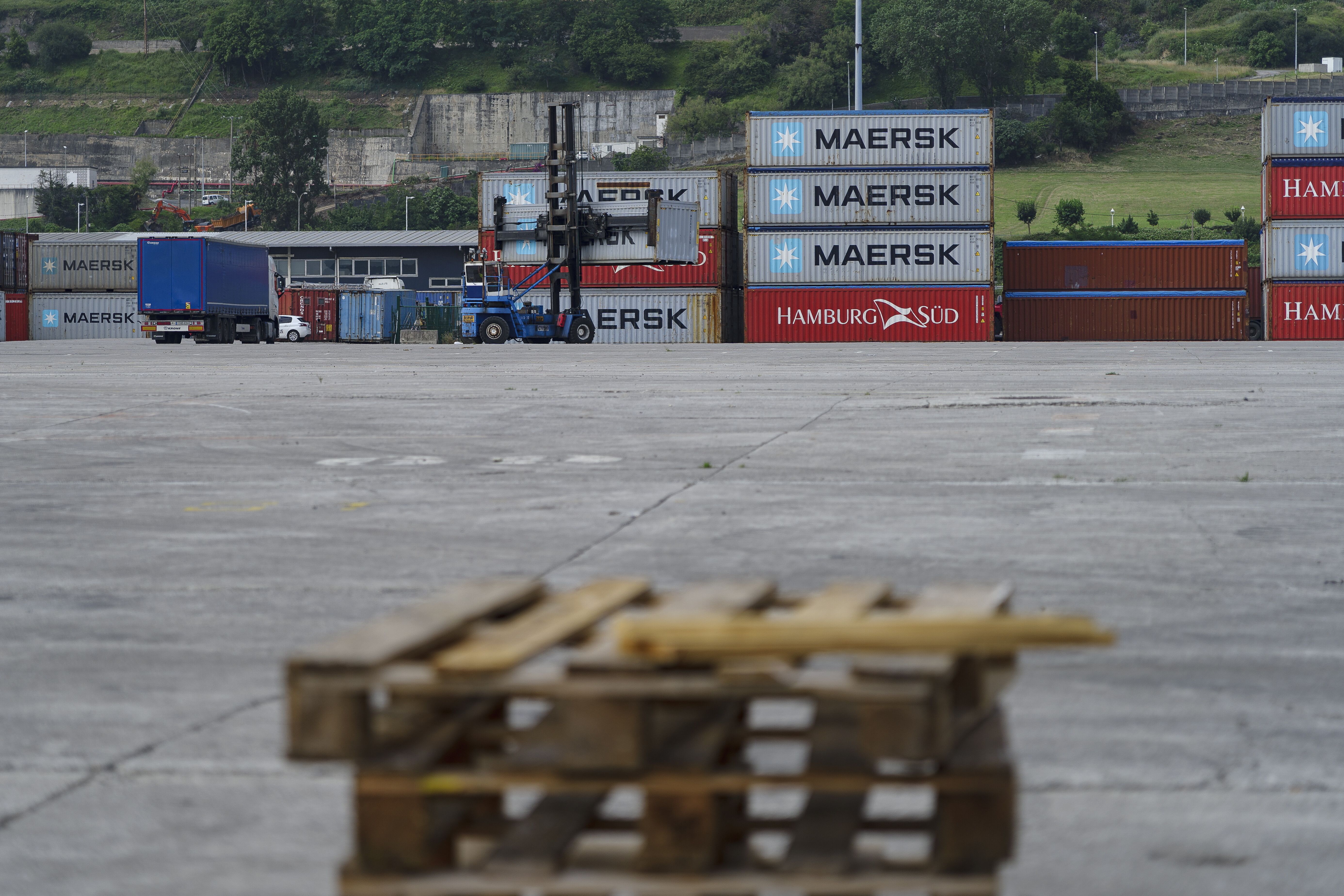 Bilboko portuko dartsena bat erdi hutsik. ARITZ LOIOLA / FOKU