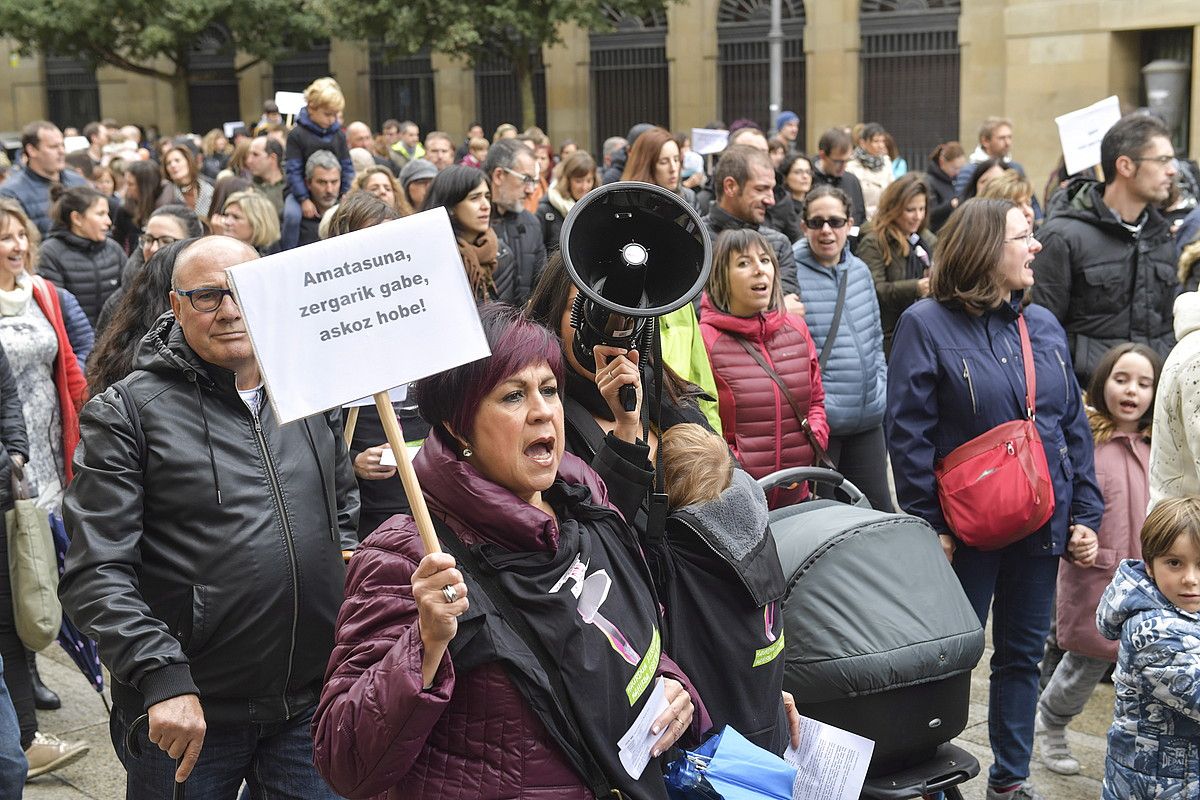 2018ko urrian egin zen amatasun baimenen zerga atxikipenak itzultzeko manifestazioa, Iruñean. IDOIA ZABALETA / FOKU.