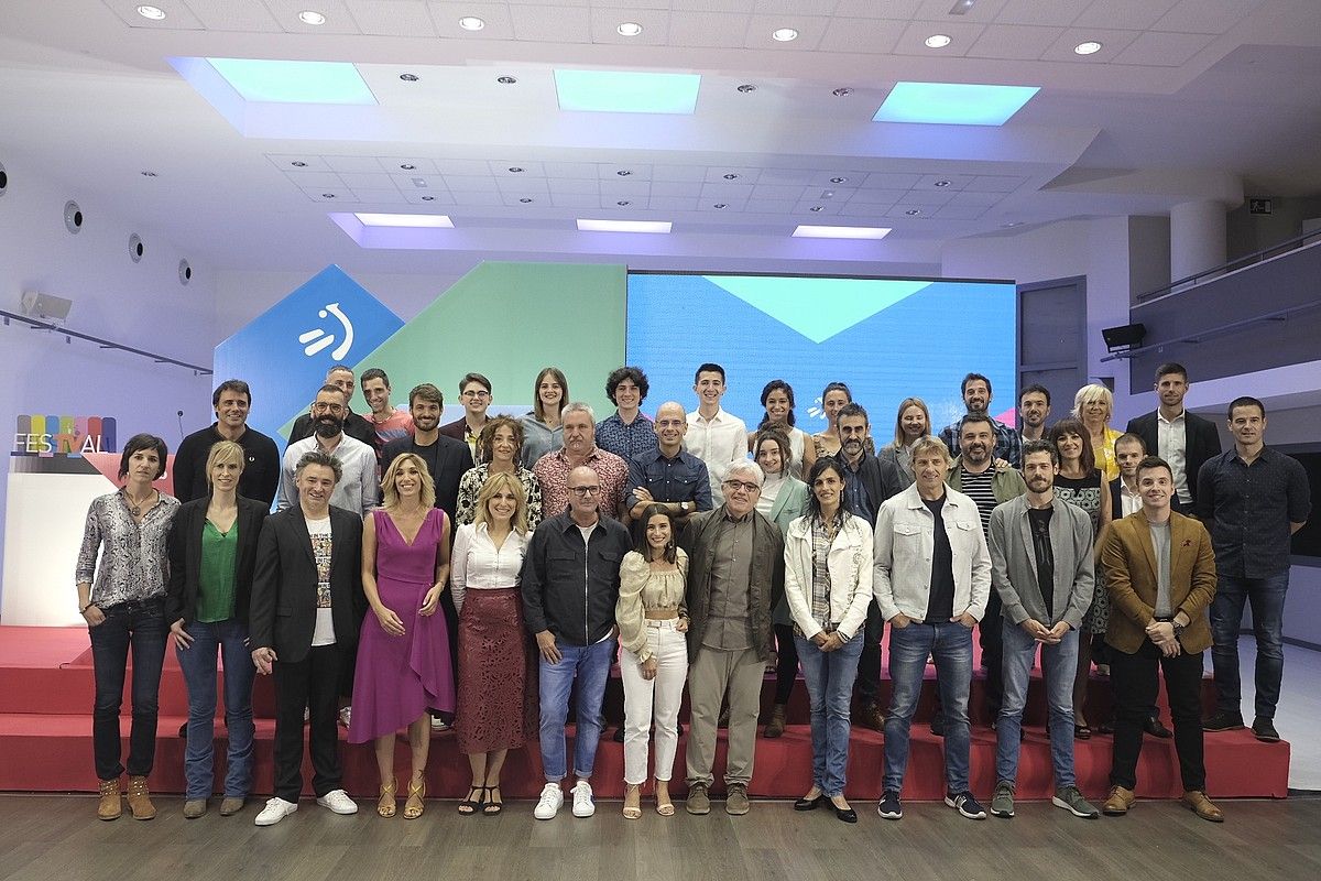 Gasteizko FesTVal jaialdiaren barnean aurkeztu zuen atzo ETBk denboraldi berriko programazioa. EITB. Gasteizko FesTVal jaialdiaren barnean aurkeztu zuen atzo ETBk denboraldi berriko programazioa. EITB.