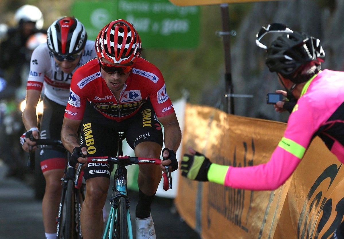 Primoz Roglic eta Tadej Pogacar, atzoko etapan. JAVIER LIZON / EFE. Primoz Roglic eta Tadej Pogacar, atzoko etapan. JAVIER LIZON / EFE.